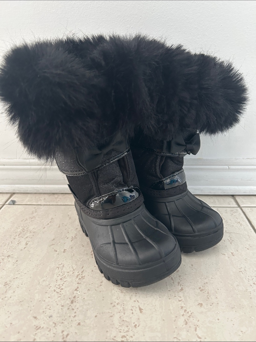 NWT 🆕 Hot Paws Toddler Girls’ Black Faux-Fur Winter Snow Boots - size 6